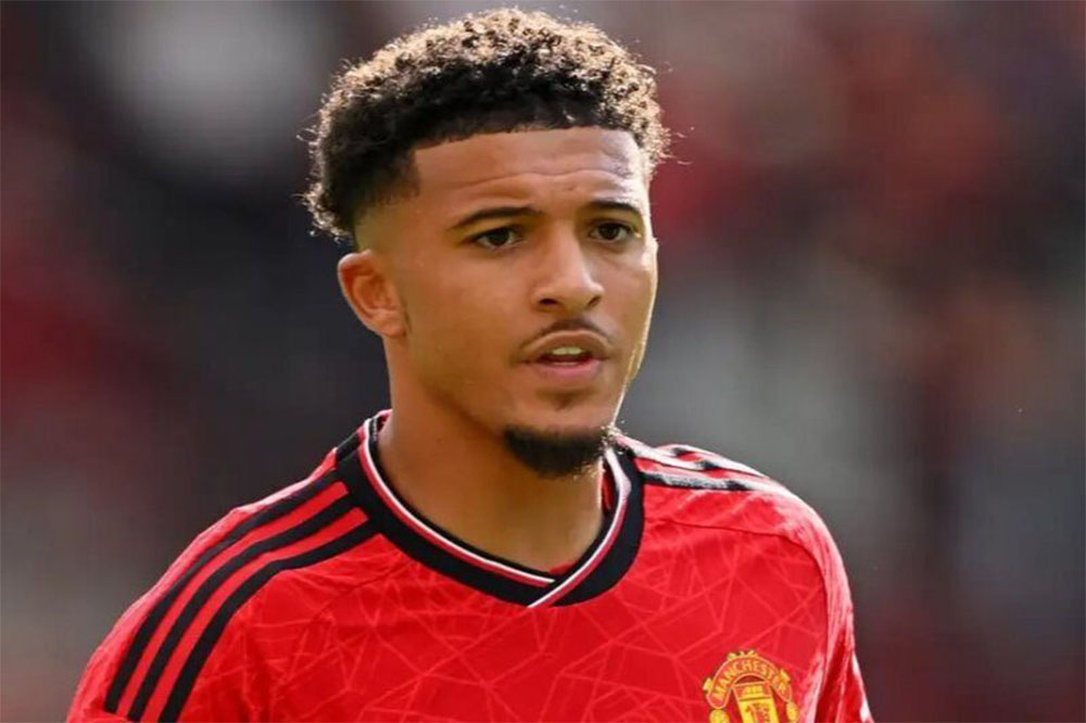 هواپیما روی آسفالت فرودگاه منتظر جیدون سانچو - اخبار منچستر یونایتد هواپیما روی آسفالت فرودگاه منتظر جیدون سانچو