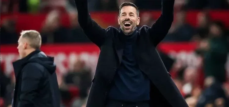 مربی هلندی تا سه بازی آینده روی نیمکت شیاطین سرخ خواهد بود