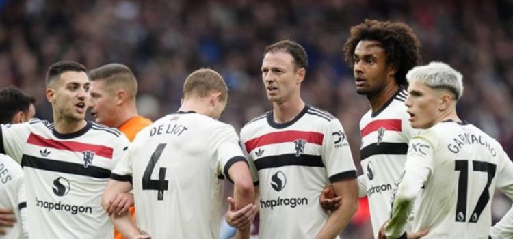 تنهاخ به فرگوسن رسید: بدترین یونایتد 35 سال اخیر!