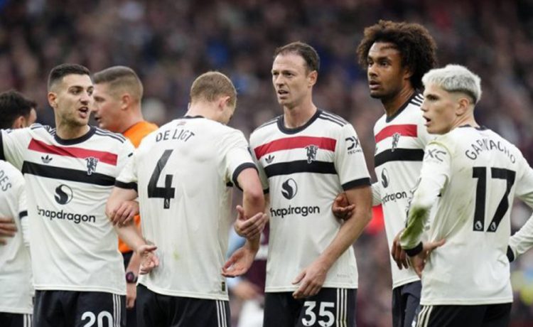 تنهاخ به فرگوسن رسید: بدترین یونایتد 35 سال اخیر!