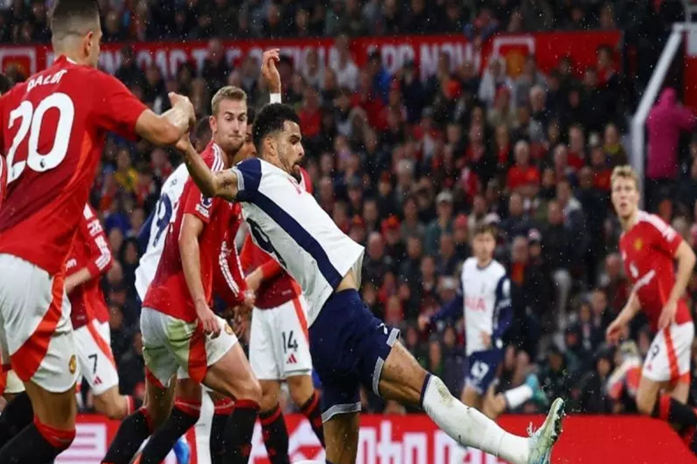 انتقادات بی‌سابقه جیمی کرگر از مدافع ۴۳ میلیون پوندی منچستریونایتد 