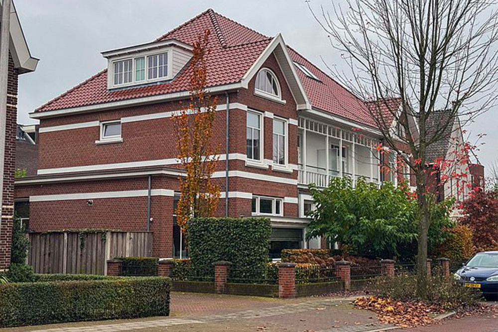 تنهاخ زن و بچه را گذاشت و از منچستر دَر رفت! - اخبار منچستر یونایتد تنهاخ زن و بچه را گذاشت و از منچستر دَر رفت!