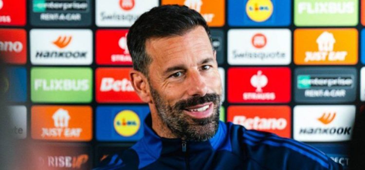 فن نیستلروی: یکشنبه آموریم را نصیحت می‌کنم!