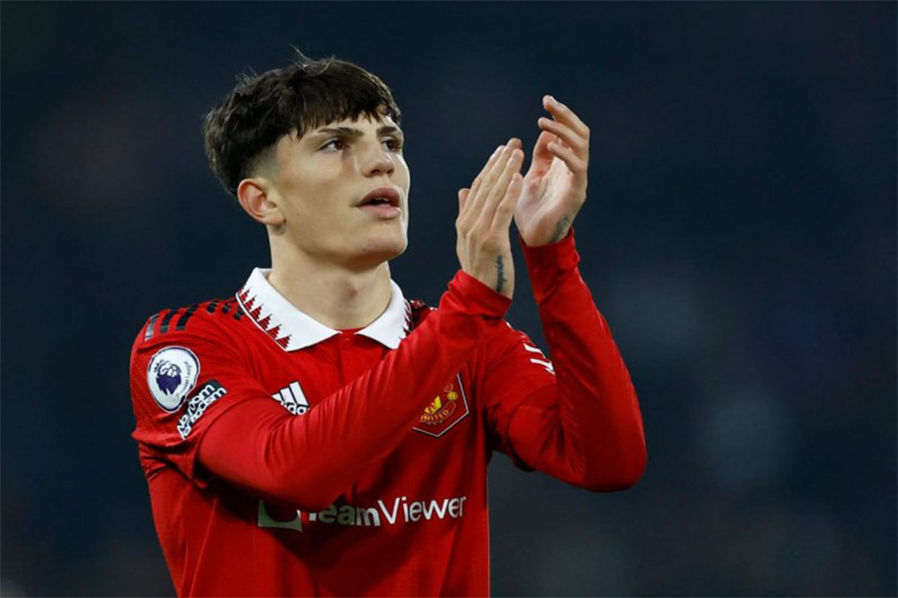 هدیه ویژه گارناچو به هوادار گریان یونایتد (عکس) - اخبار منچستریونایتد هدیه ویژه گارناچو به هوادار گریان یونایتد (عکس)