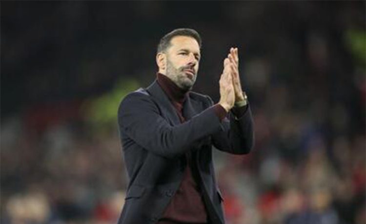 با جدایی از یونایتد: فن‌نیستلروی روی زمین نمی‌ماند