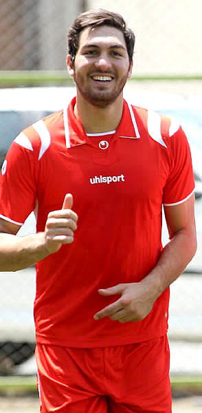 والپیپر علیرضا حقیقی برای موبایل والپیپر علیرضا حقیقی برای موبایل