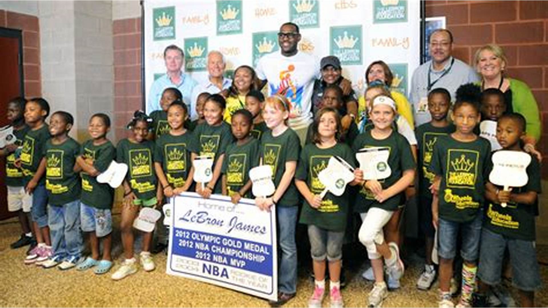 لبرون جیمز بنیاد خانواده لبرون جیمز بنیاد خانواده