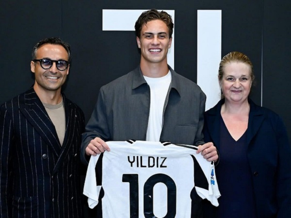 عکس خانوادگی کنان ییلدیز عکس خانوادگی کنان ییلدیز