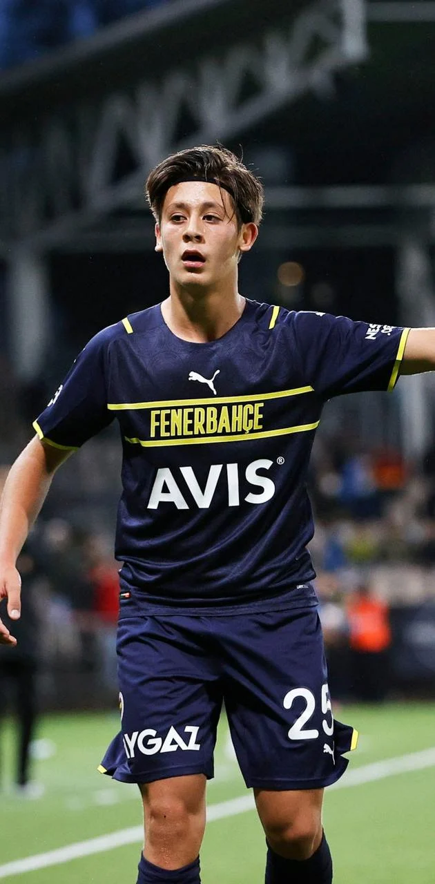 والپیپر آردا گولر برای موبایل