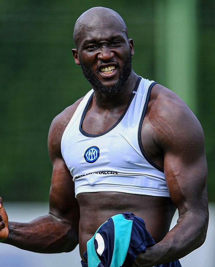 والپیپر روملو لوکاکو فوتبالی ۲۰۲۵ 