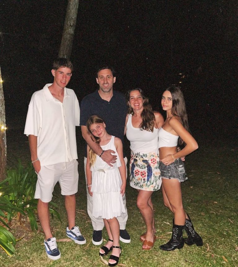 عکس دیگو میلیتو و فرزندانش