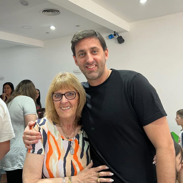 عکس دیگو میلیتو و مادرش