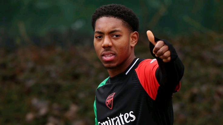 والپیپر مایلز لویس اسکلی برای کامپیوتر