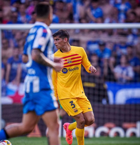 wallpaper 4k Gerard Martin