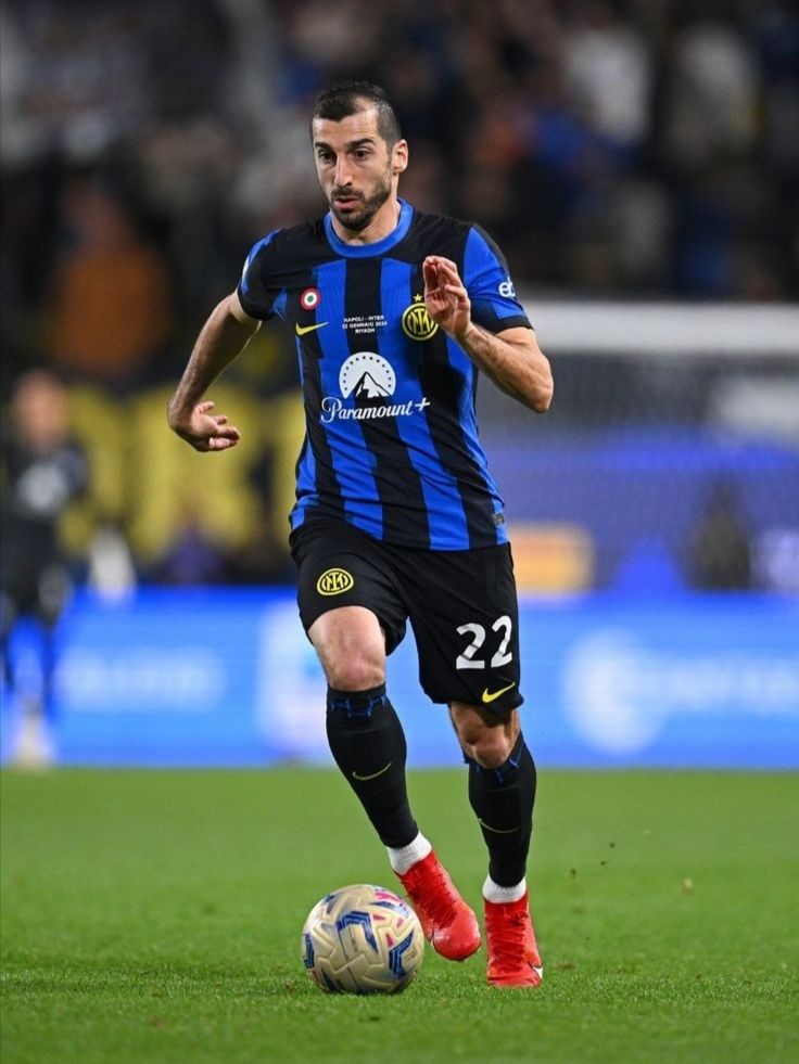 والپیپر هنریک مخیتاریان فوتبالی 2025