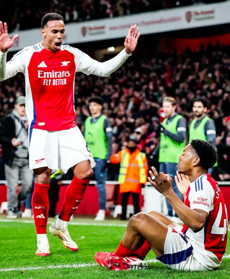 والپیپر مایلز لویس اسکلی