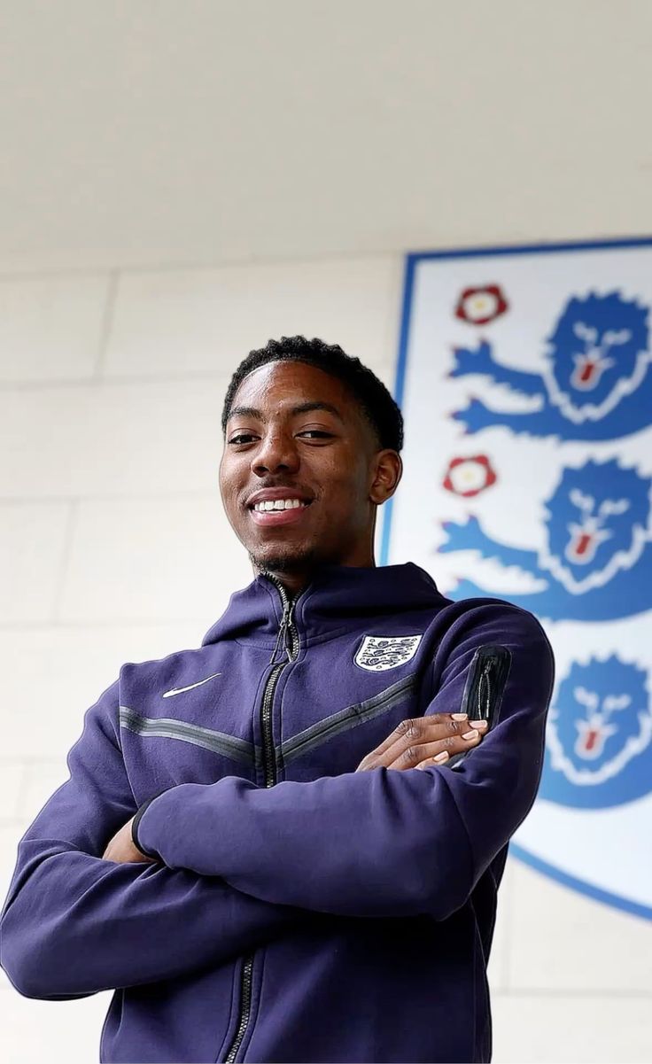 عکس جذاب مایلز لویس اسکلی