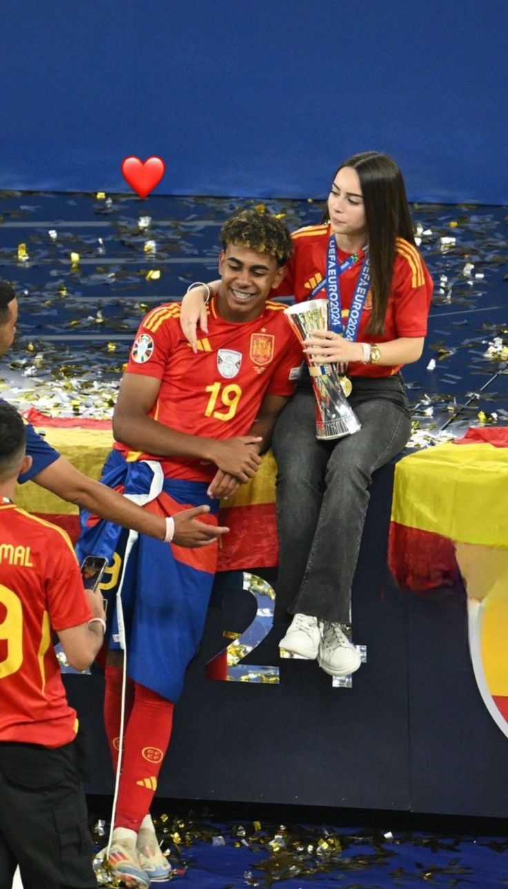 دوست دختر لامین یامال