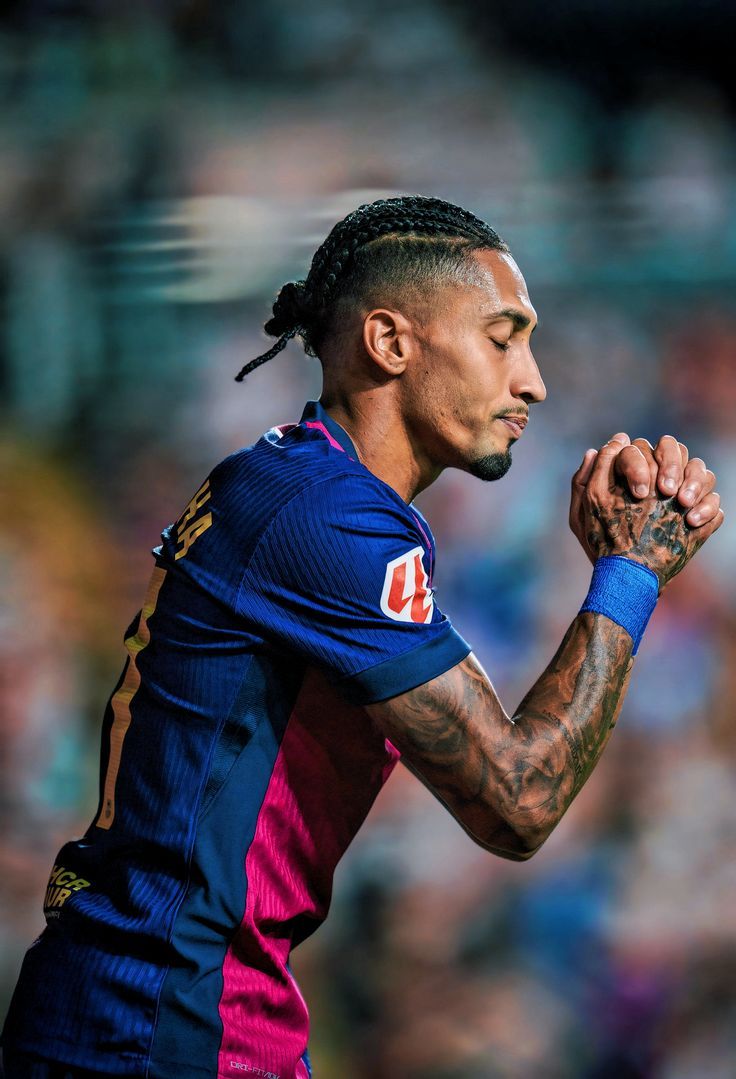 والپیپر رافینیا فوتبالی 2025