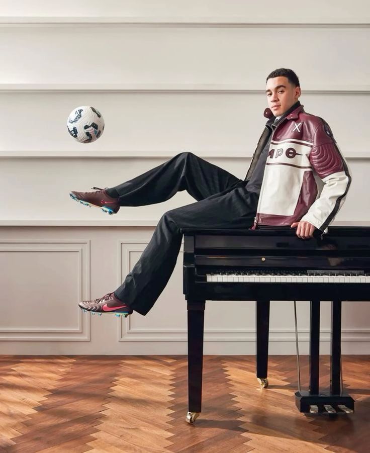 والپیپر جمال موسیالا فوتبالی 2025